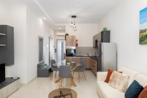 Modern 2BD Apartment with Maltese Balcony & Back Yard - Close to St Julian's & St Georges Bay & Sliema Promenade